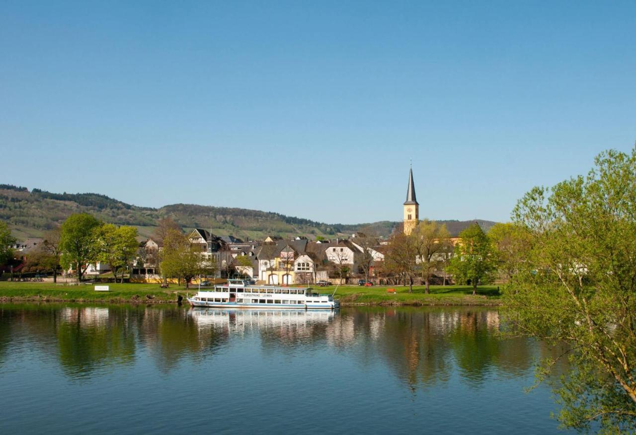 Hotel Krone Riesling Trittenheim Exterior foto