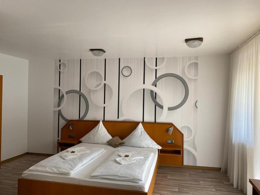 Hotel Krone Riesling Trittenheim Exterior foto